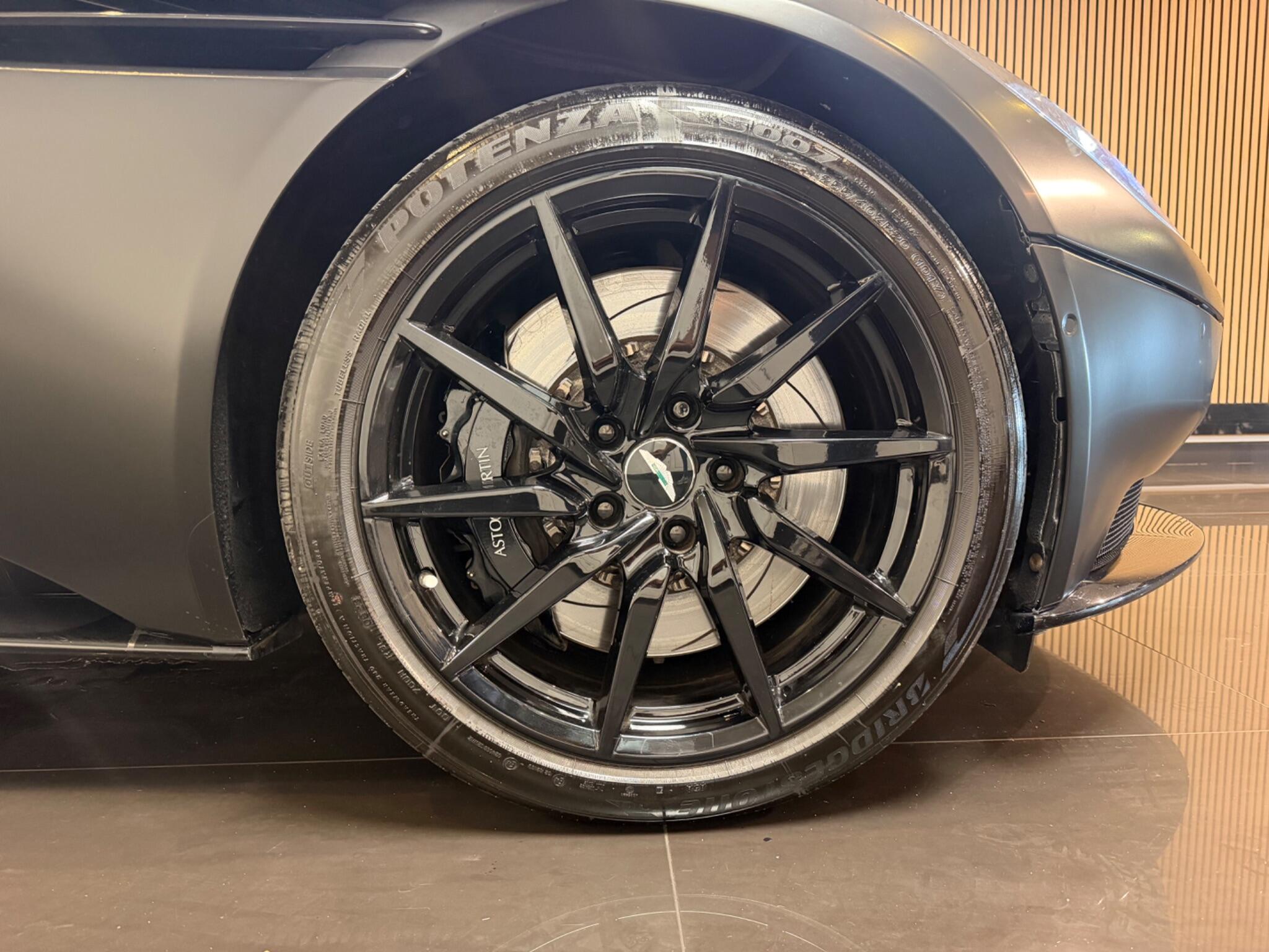 Aston Martin DB11